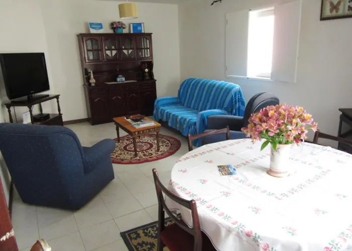 Cozy House With Mountain View In Feriehus